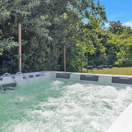 Ultra Luxe Wellness Vakantiewoning - Grote Prive Jacuzzi - 6 Personen Ewijk