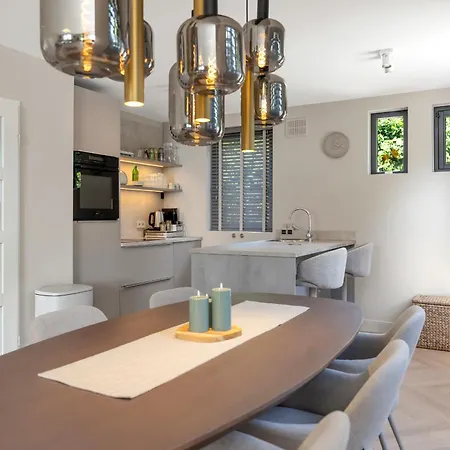 Ultra Luxe Wellness Vakantiewoning - Grote Prive Jacuzzi - 6 Personen * Ewijk