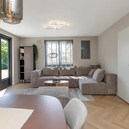 Holiday home Ultra Luxe Wellness Vakantiewoning - Grote Prive Jacuzzi - 6 Personen *