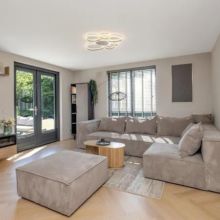 Holiday home Ultra Luxe Wellness Vakantiewoning - Grote Prive Jacuzzi - 6 Personen *