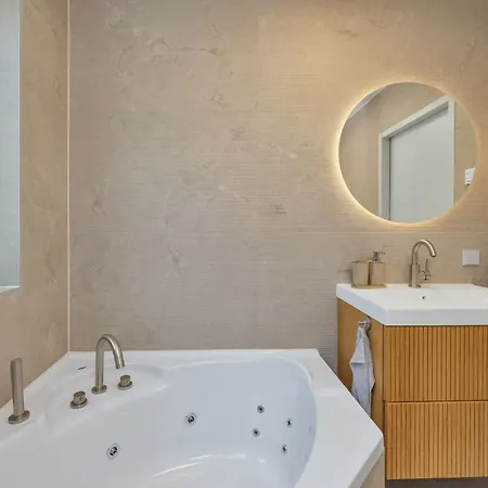 Ultra Luxe Wellness Vakantiewoning - Grote Prive Jacuzzi - 6 Personen Ewijk