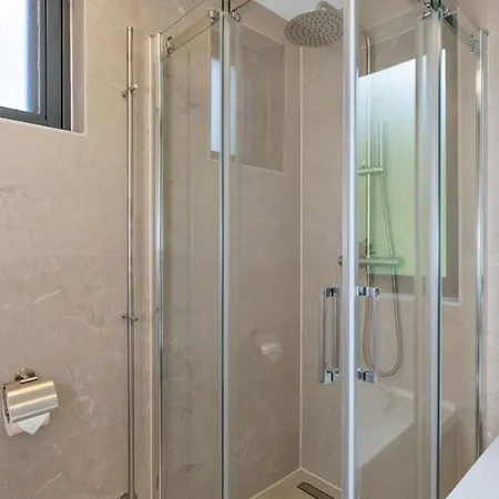 Holiday home Ultra Luxe Wellness Vakantiewoning - Grote Prive Jacuzzi - 6 Personen *