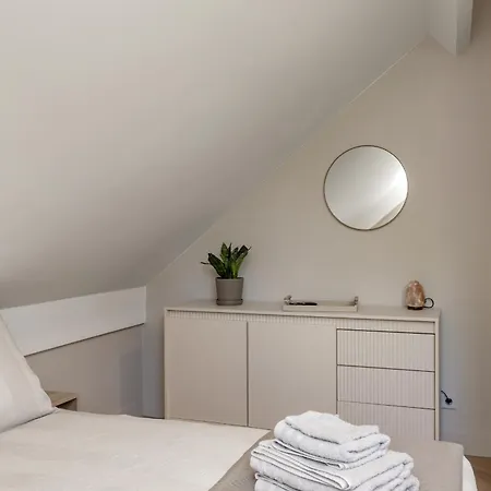 Ultra Luxe Wellness Vakantiewoning - Grote Prive Jacuzzi - 6 Personen Ewijk