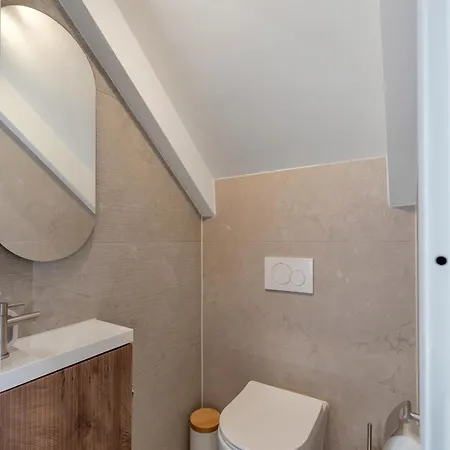Holiday home Ultra Luxe Wellness Vakantiewoning - Grote Prive Jacuzzi - 6 Personen *