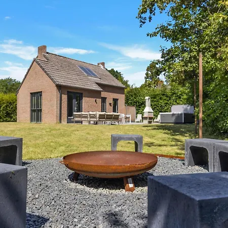 Vakantiehuis Ultra Luxe Wellness Vakantiewoning - Grote Privé Jacuzzi - 6 Personen Ewijk